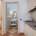 Porto Giunco Aparthotel 2*