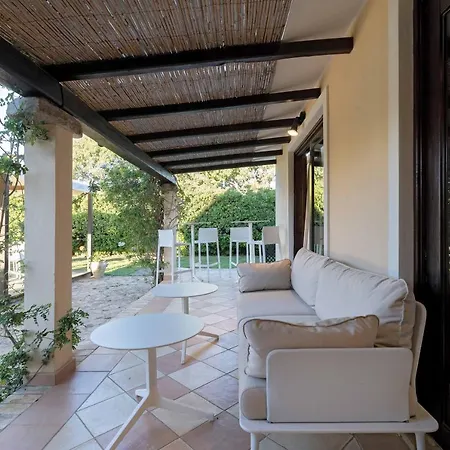 Porto Giunco アパートホテル