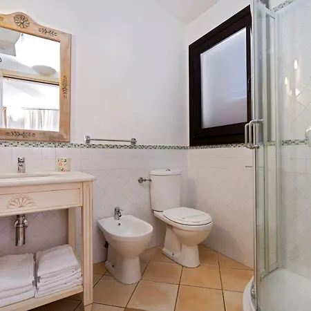 アパートホテル Porto Giunco 2*