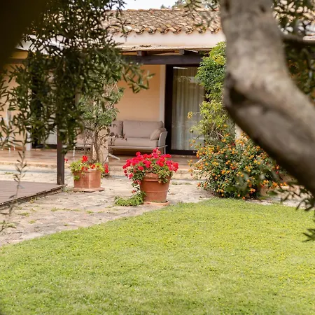 Porto Giunco アパートホテル