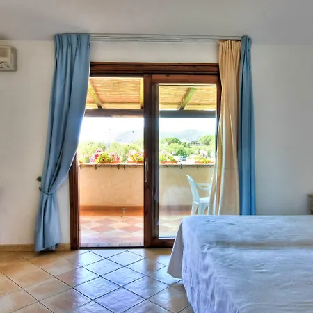 Porto Giunco アパートホテル ヴィッラシミーウス