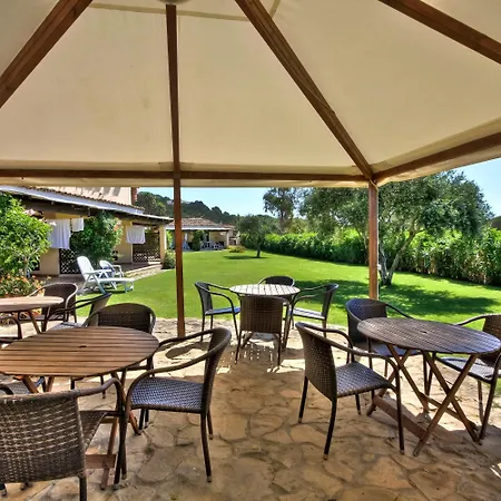 アパートホテル Porto Giunco 2*