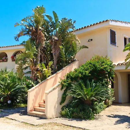 アパートホテル Porto Giunco 2*