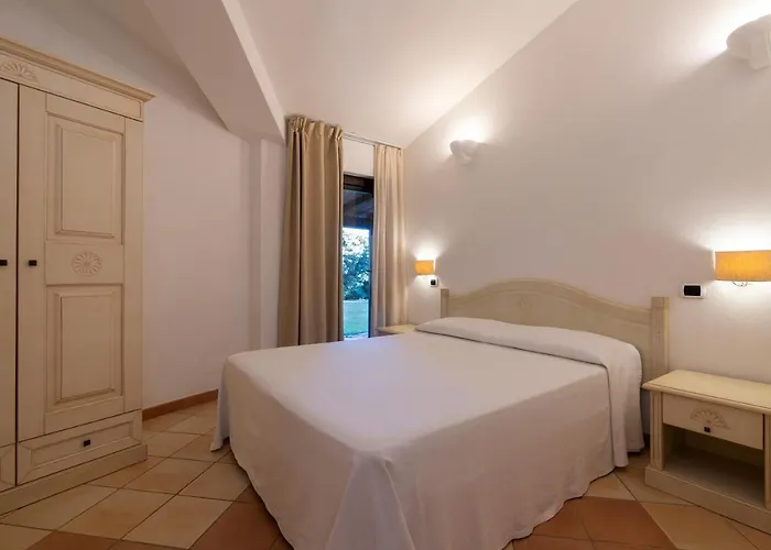 Porto Giunco Aparthotel 2*