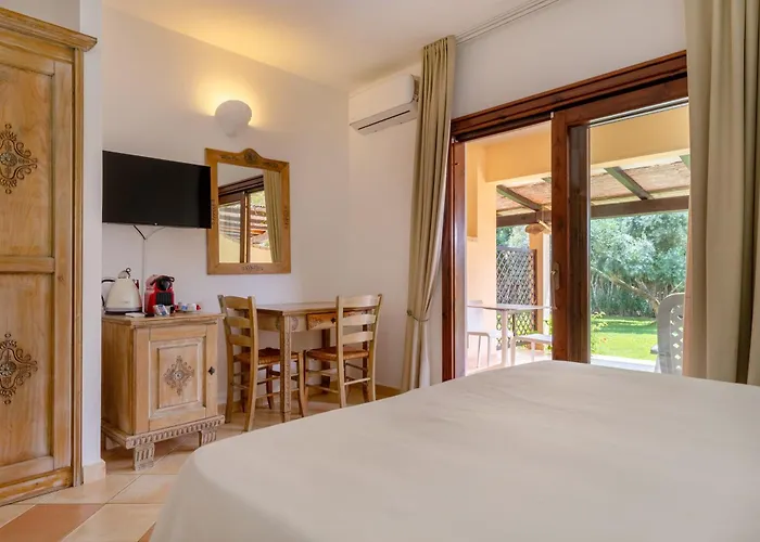 Porto Giunco Aparthotel