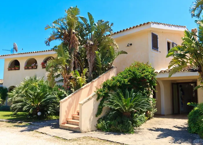 מלון דירות Porto Giunco 2*