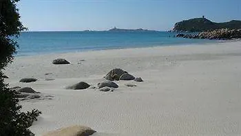 מלון דירות Porto Giunco 2*