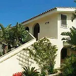 Porto Giunco Апарт-готель