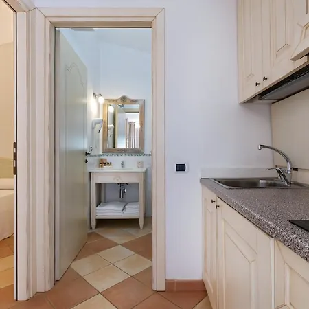 Porto Giunco Lejlighedshotel 2*