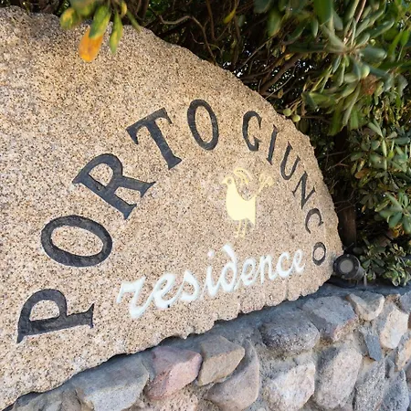 Porto Giunco 아파트호텔