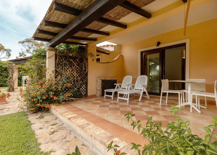 Porto Giunco Aparthotel 2*