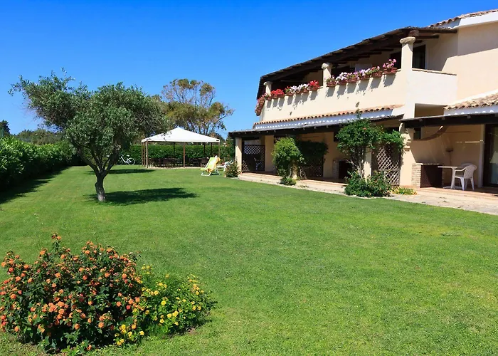 Porto Giunco Aparthotel 2*